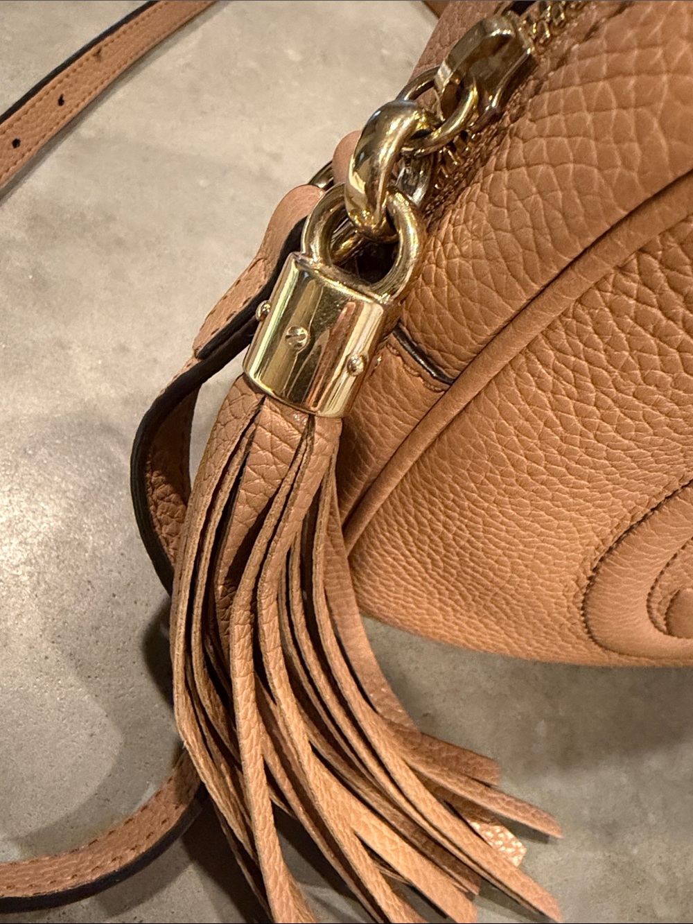 Gucci Tan Pebbled Leather Soho Disco Crossbody with Tassel - Picture 2 of 7